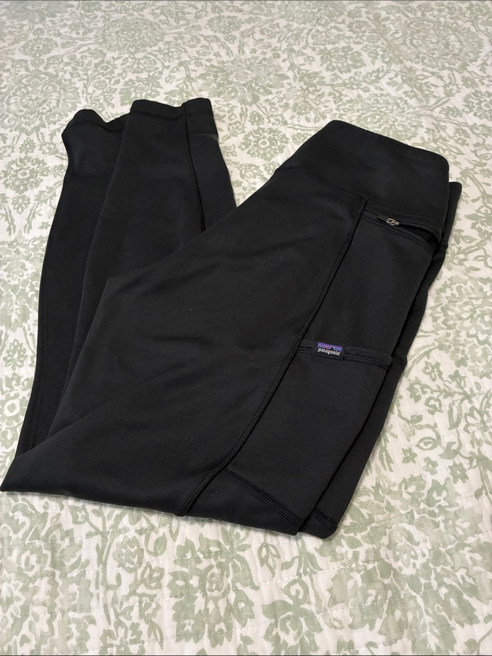 Patagonia Black Women's Leggings with Zip Pocket size Mediano